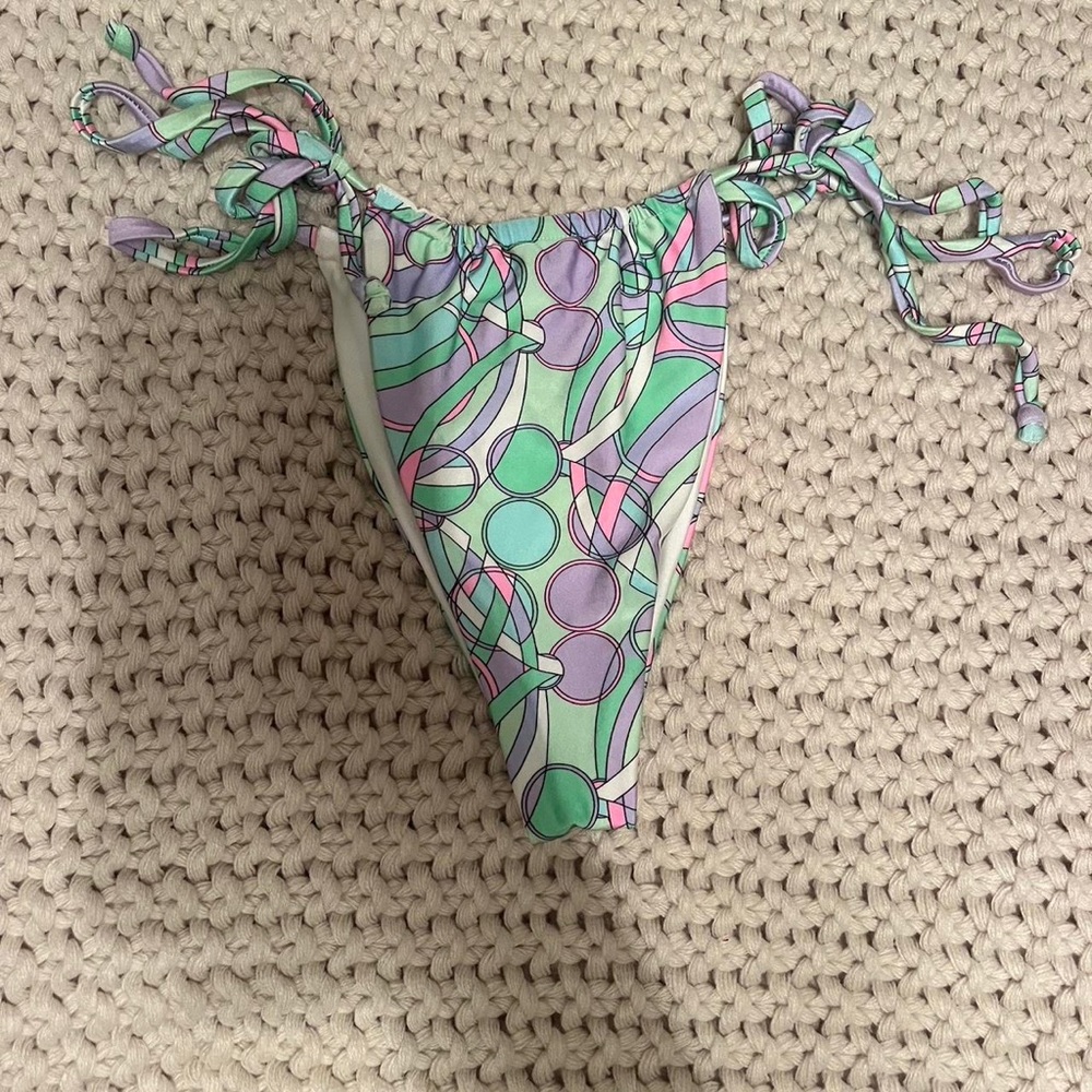 Frankie’s bikinis tie bottoms